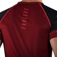 T-shirt vin à manches fougueuses sans fin